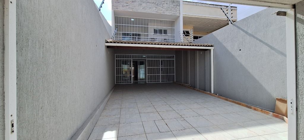 Casa à venda com 4 quartos, 162m² - Foto 2