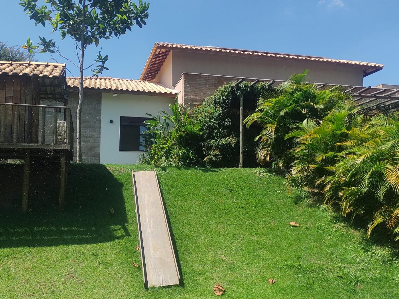 Casa de Condomínio à venda com 3 quartos, 240m² - Foto 1