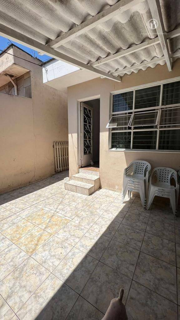 Casa à venda com 4 quartos, 200m² - Foto 4