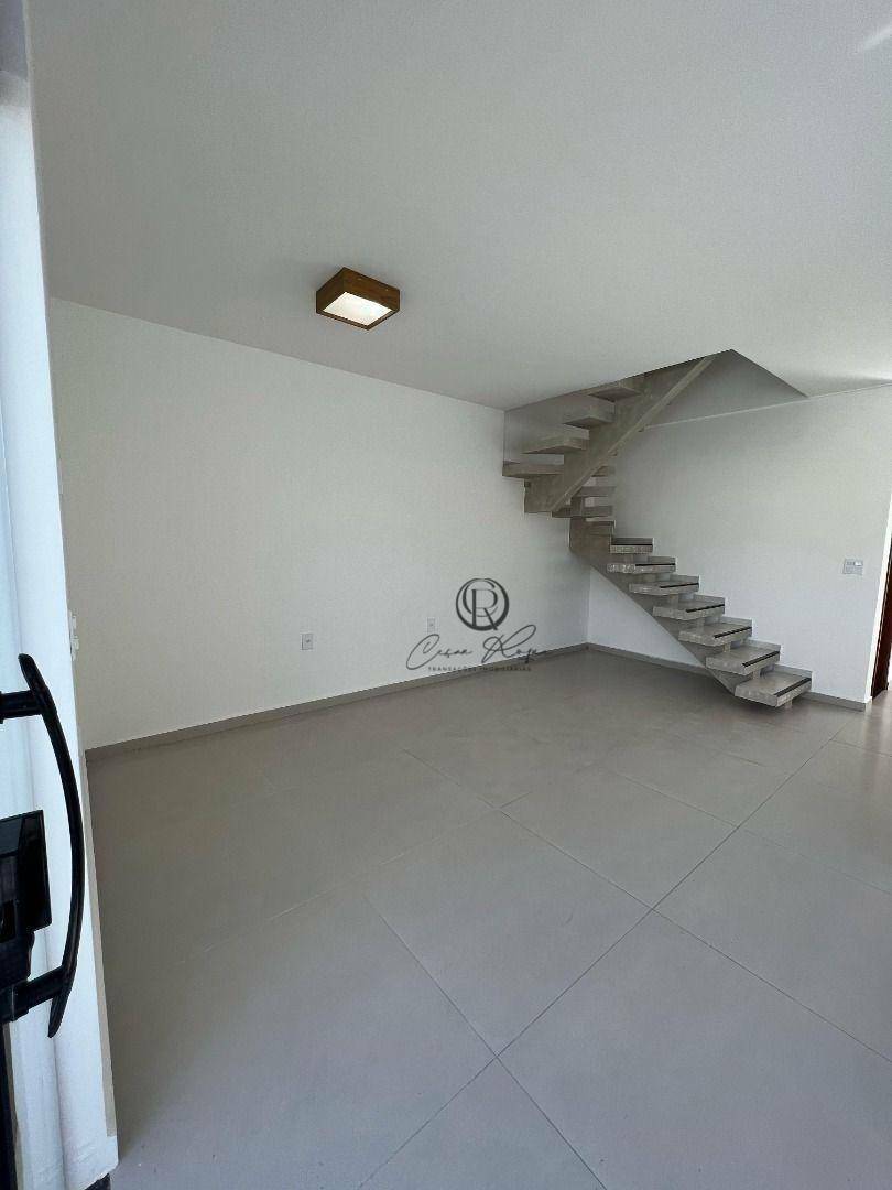Casa à venda com 3 quartos, 150m² - Foto 2