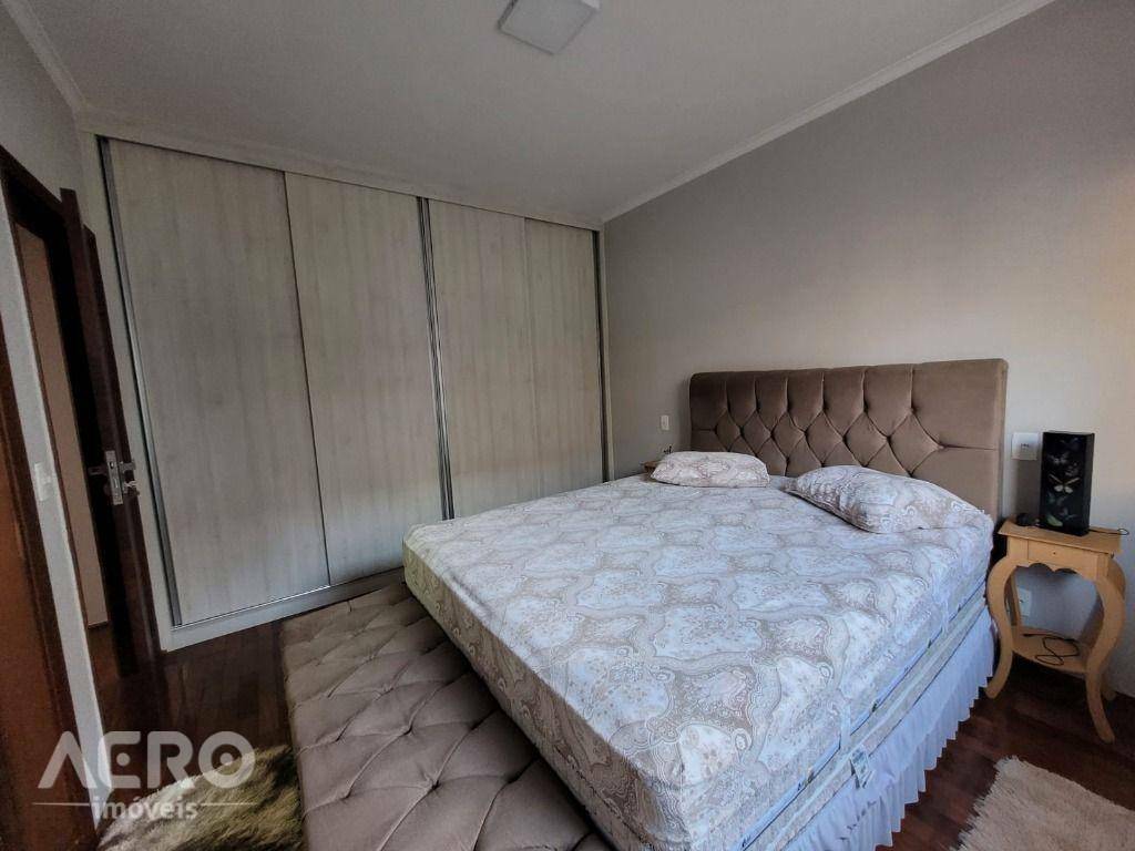 Casa à venda com 3 quartos, 263m² - Foto 13