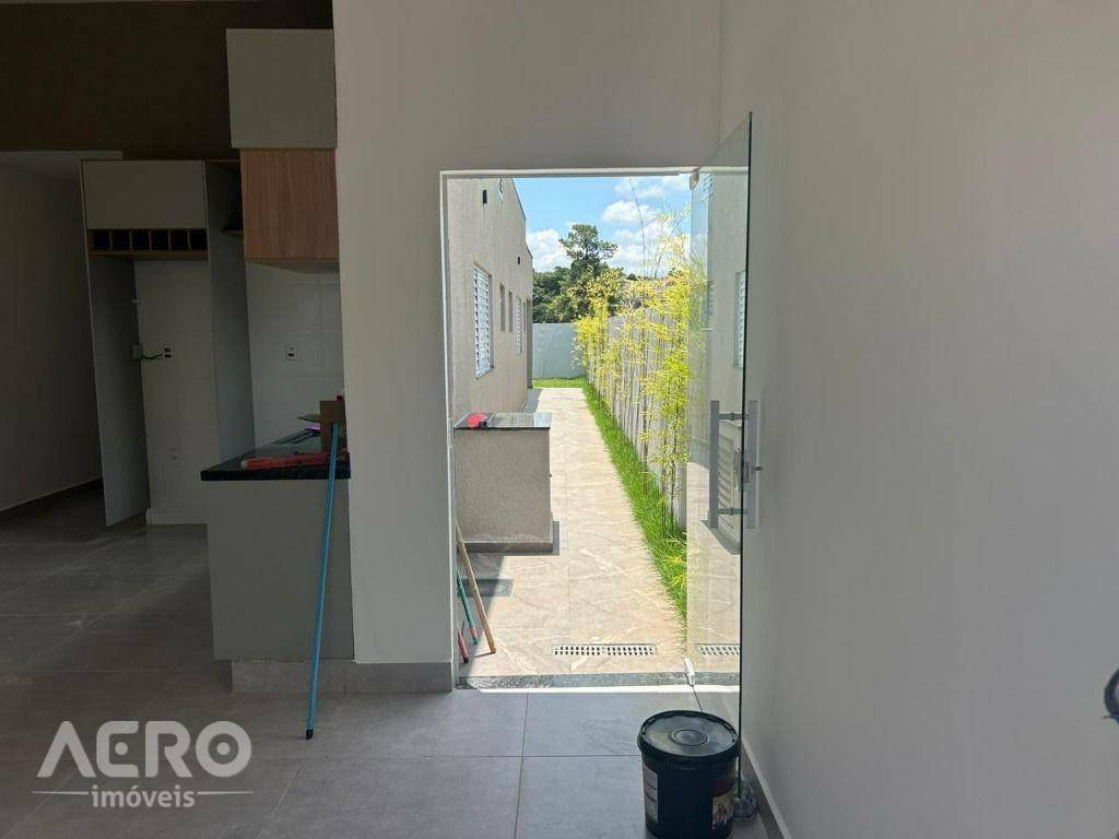 Casa à venda com 2 quartos, 90m² - Foto 4