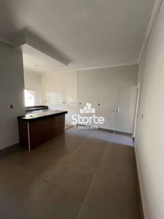 Casa à venda com 2 quartos, 77m² - Foto 1