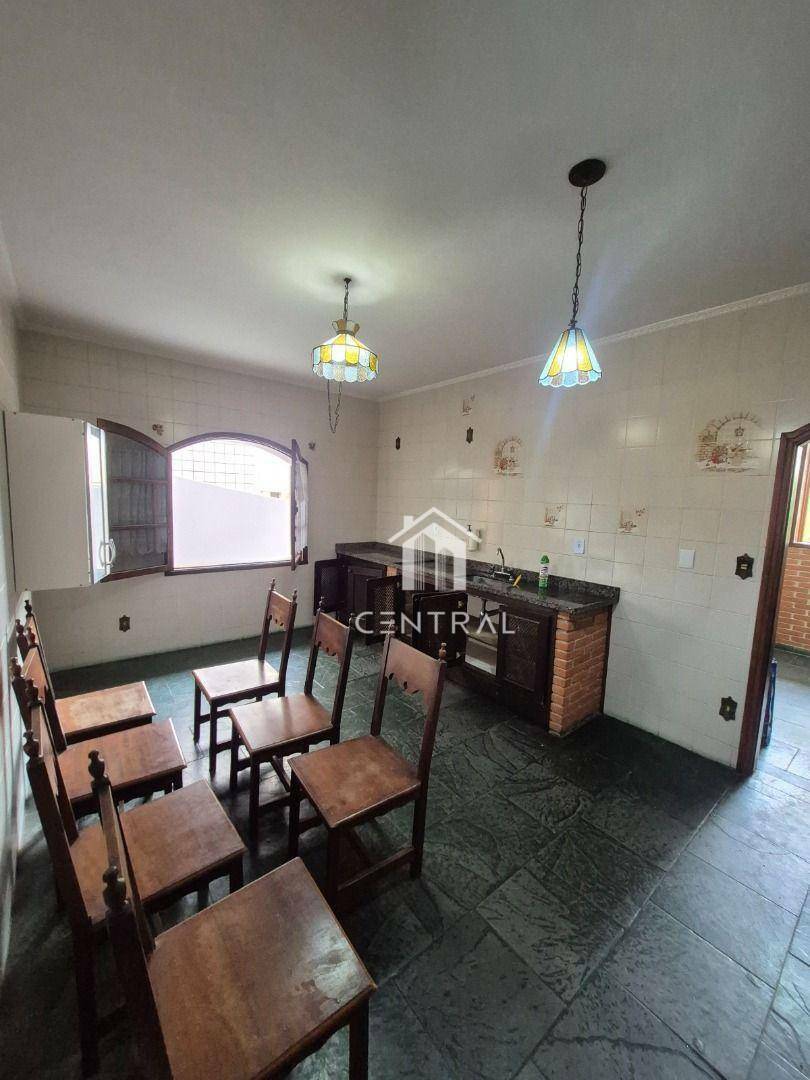 Sobrado, 3 quartos, 358 m² - Foto 1