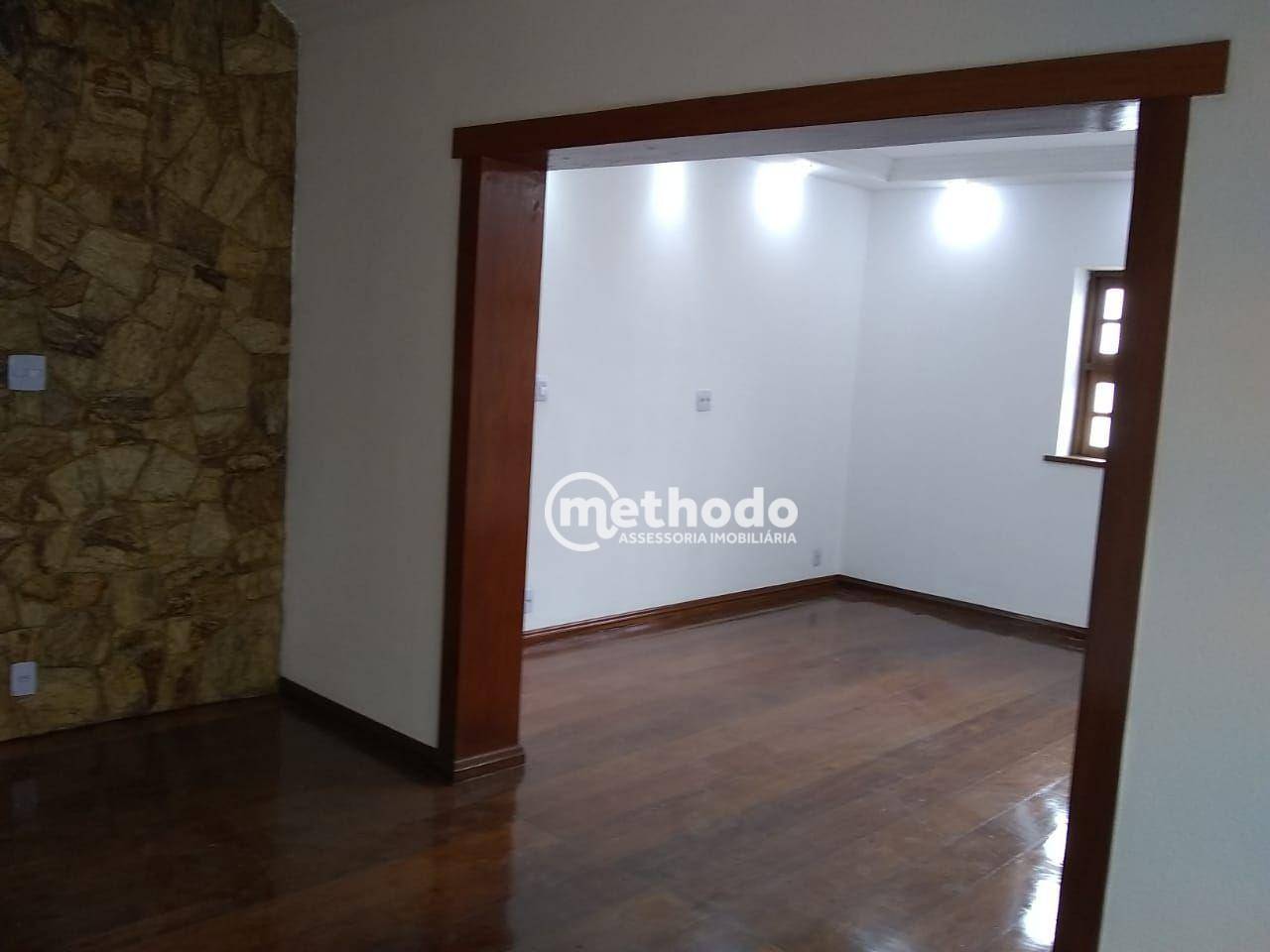 Casa à venda com 3 quartos, 220m² - Foto 2