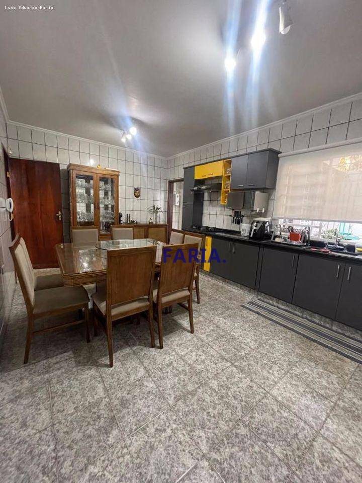 Casa à venda com 3 quartos, 219m² - Foto 11