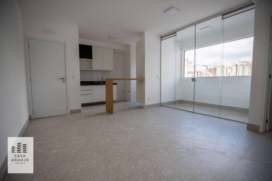 Apartamento à venda com 2 quartos, 67m² - Foto 2