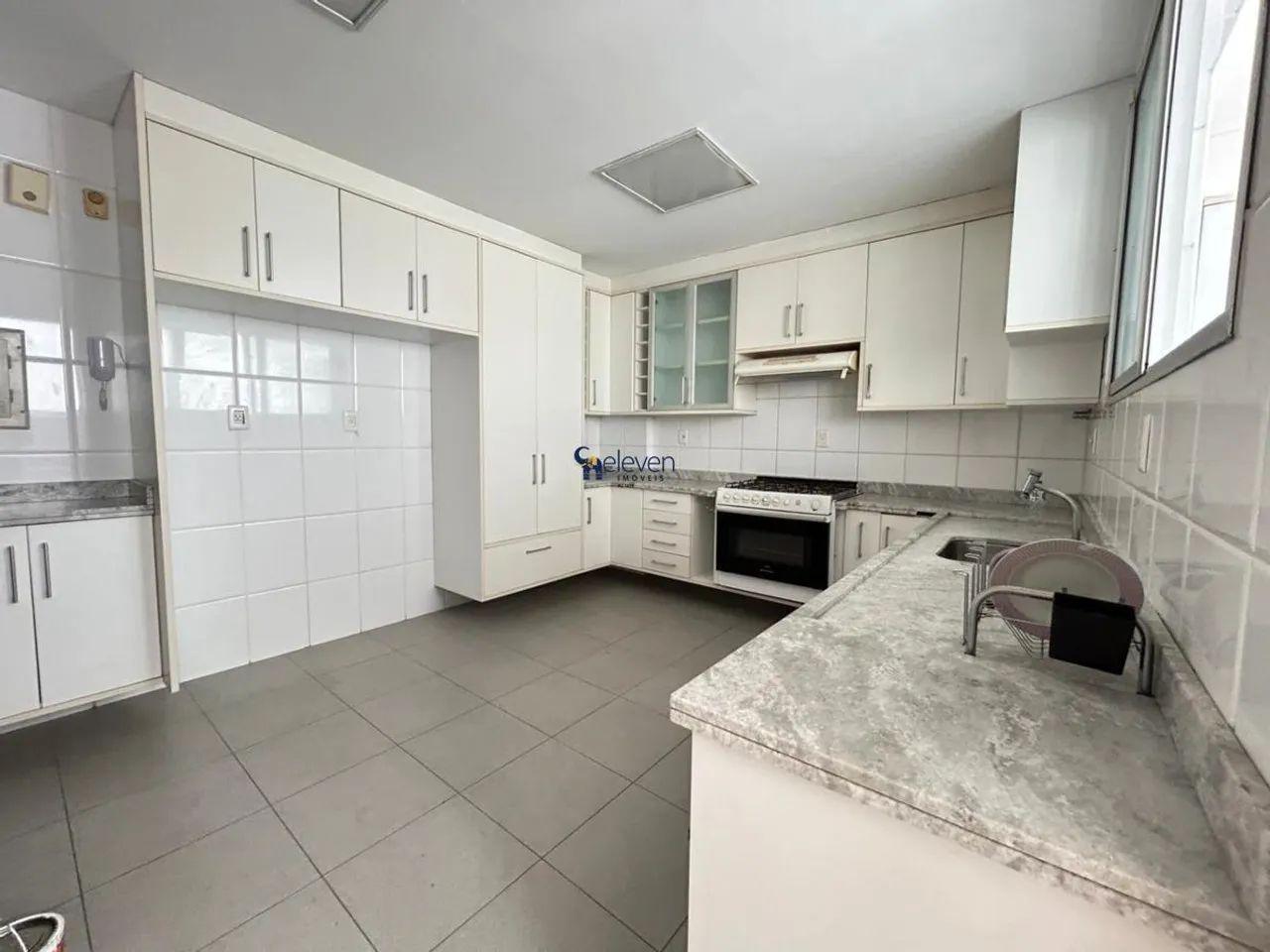 Apartamento à venda com 4 quartos, 260m² - Foto 17