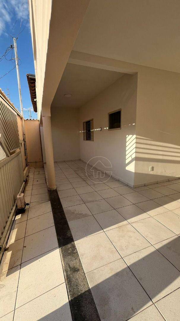 Casa para alugar com 4 quartos, 320m² - Foto 1