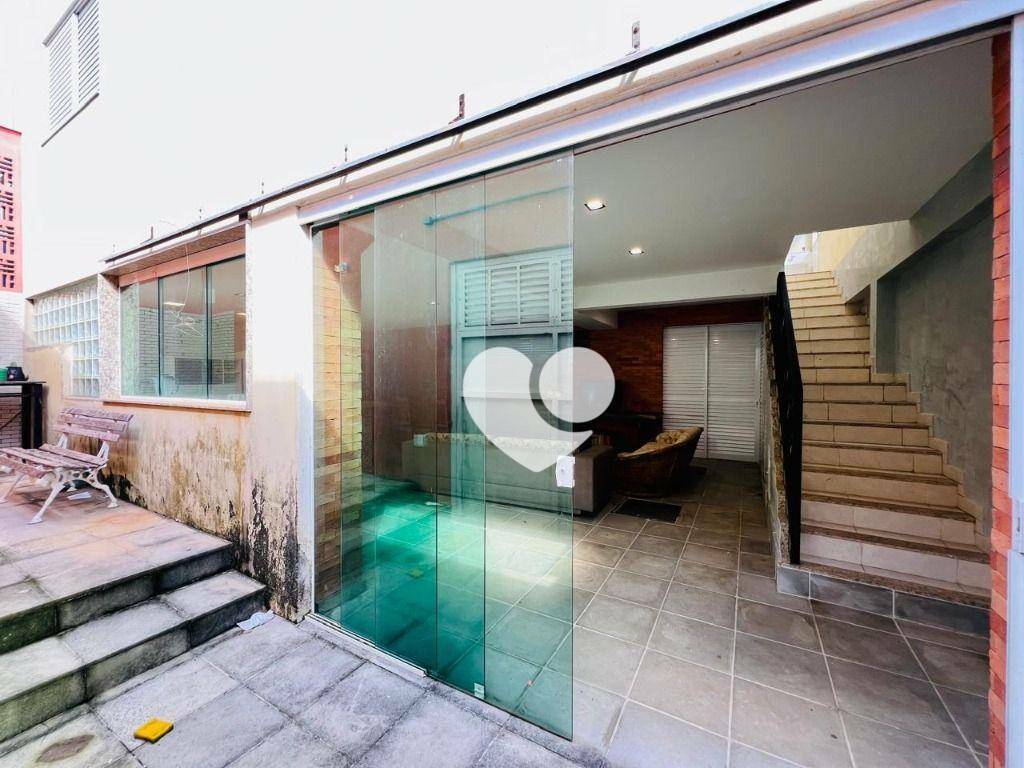 Casa de Condomínio para alugar com 4 quartos, 180m² - Foto 4