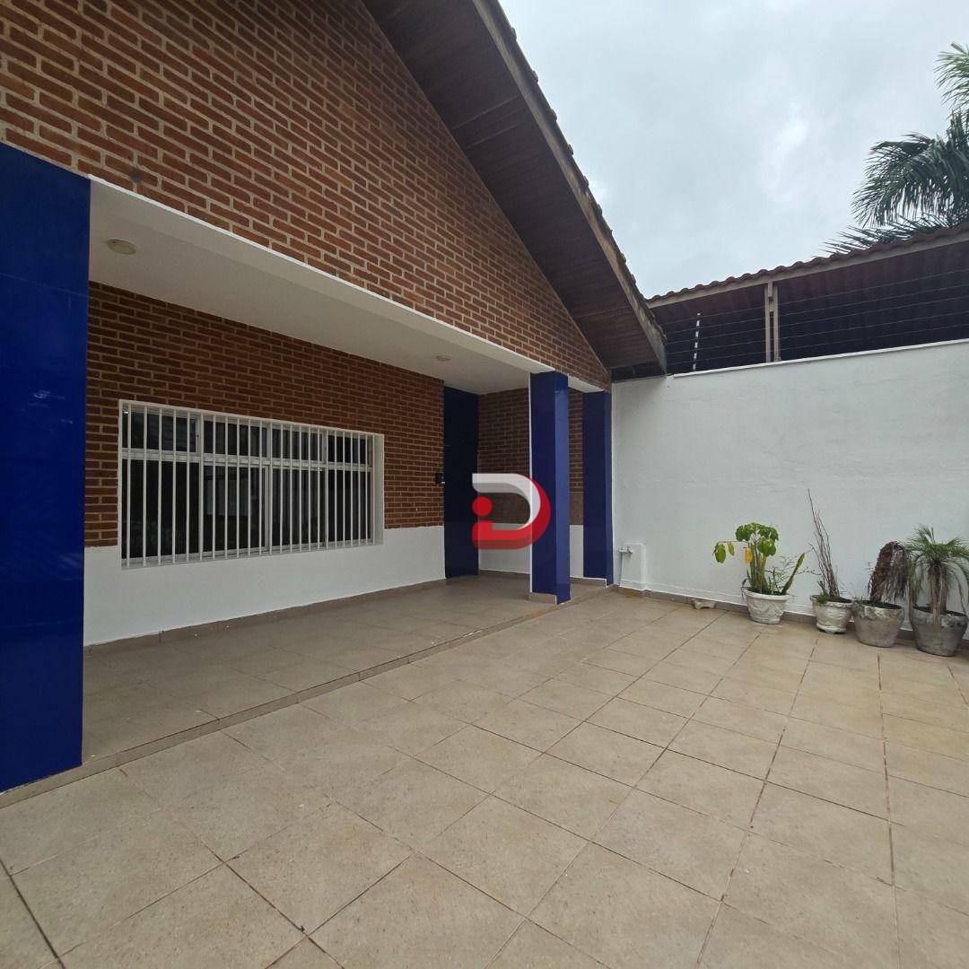 Casa para alugar com 3 quartos, 250m² - Foto 1