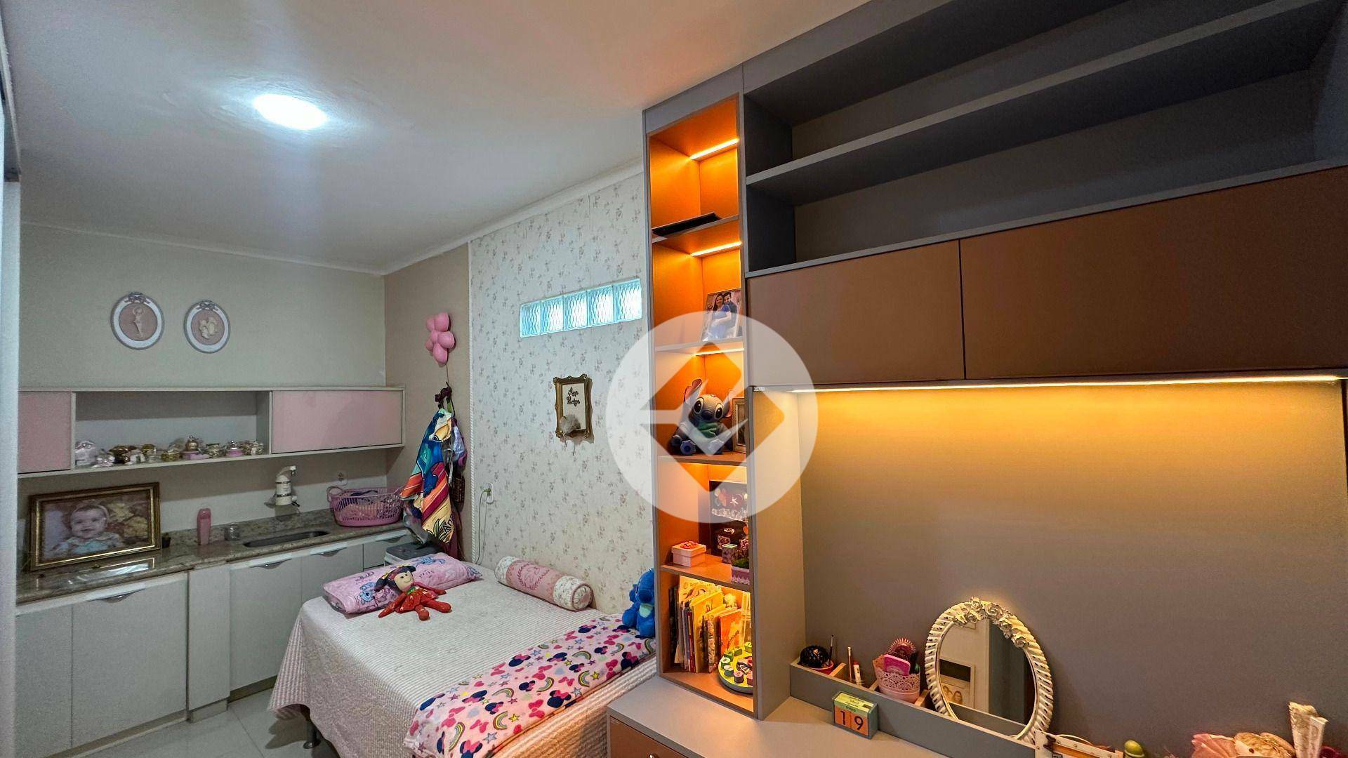 Casa à venda com 4 quartos, 335m² - Foto 12
