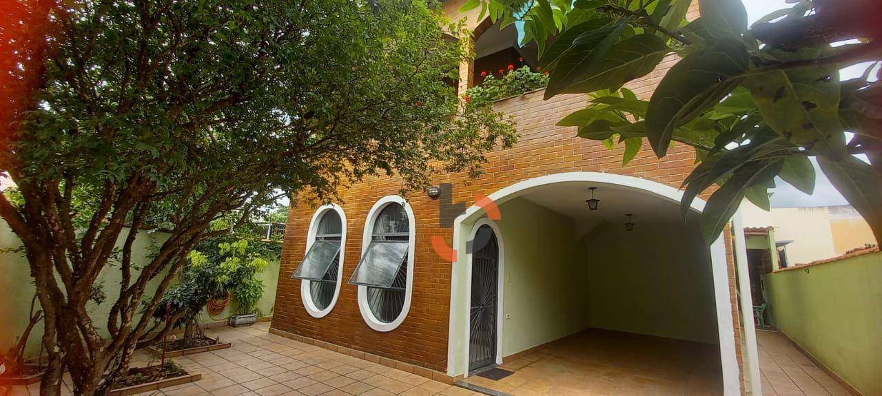 Casa à venda com 4 quartos, 177m² - Foto 2