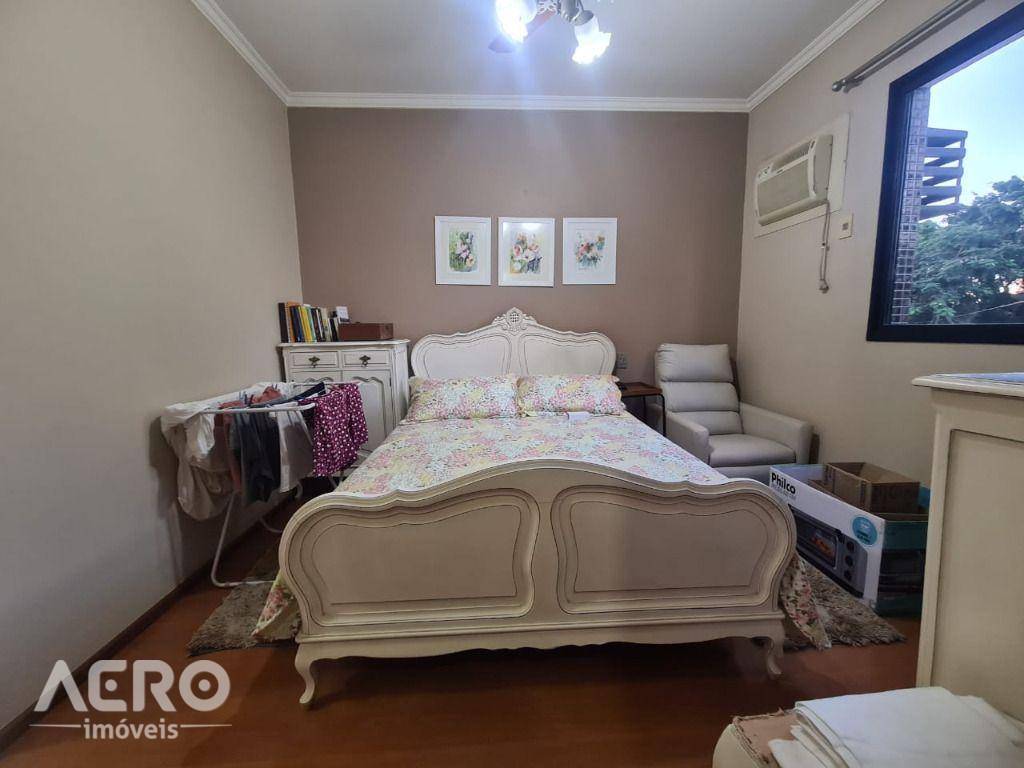 Casa à venda com 3 quartos, 166m² - Foto 1