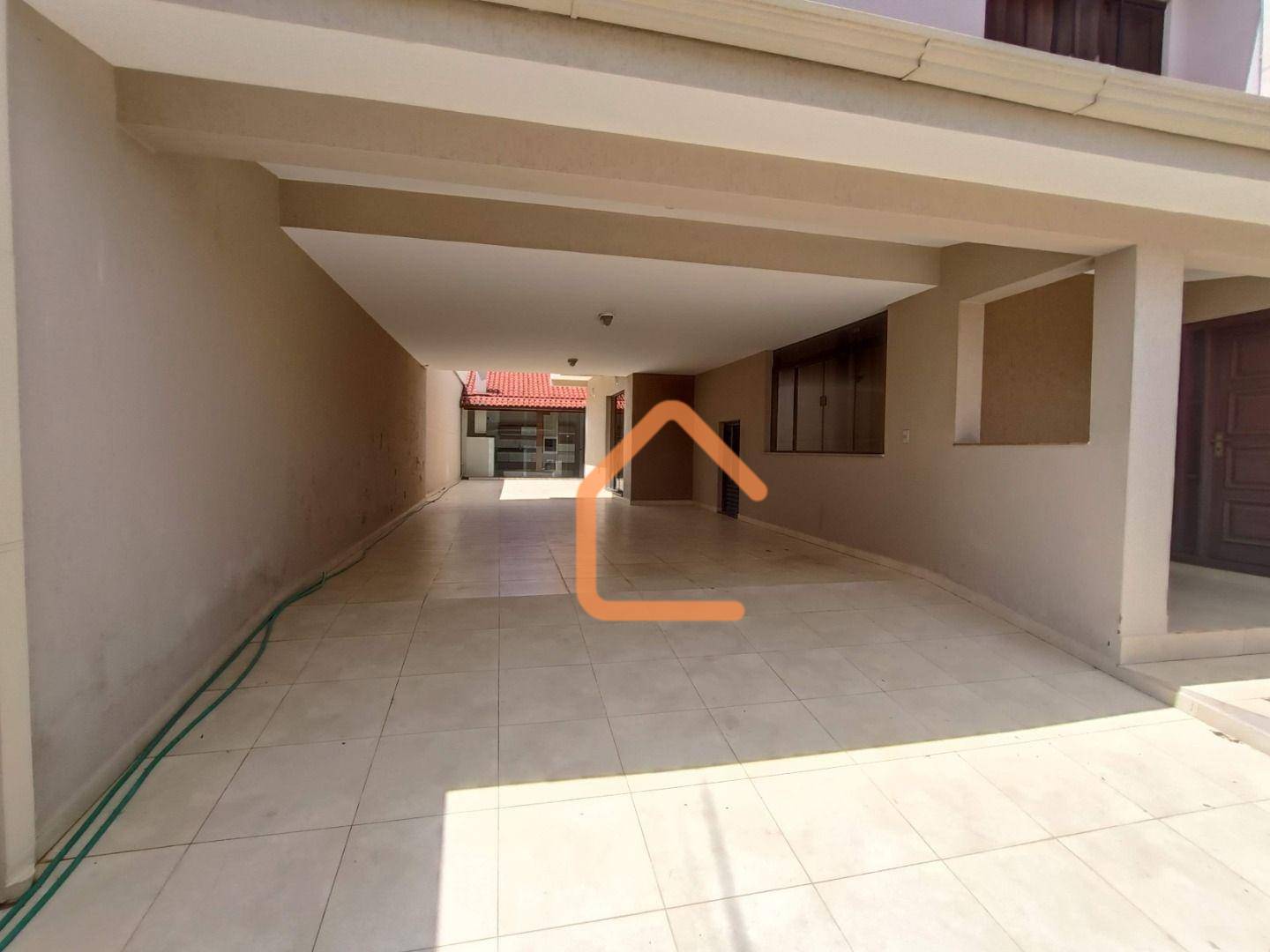 Casa para alugar com 4 quartos, 378m² - Foto 34