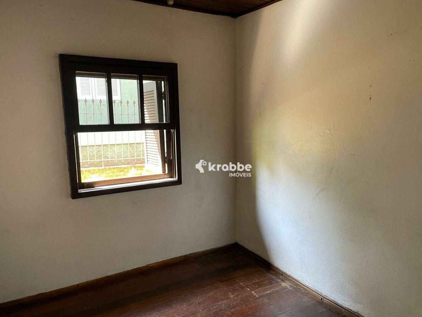 Casa à venda com 3 quartos, 229m² - Foto 4