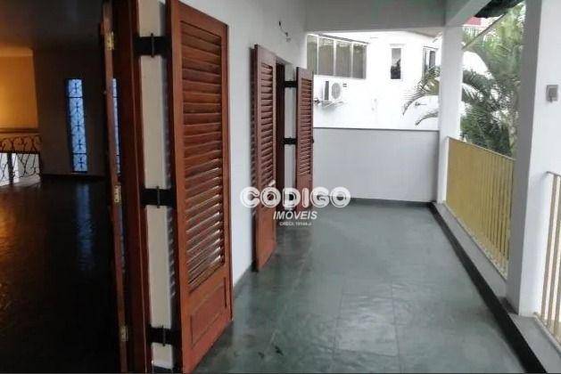 Casa para alugar com 5 quartos, 296m² - Foto 9