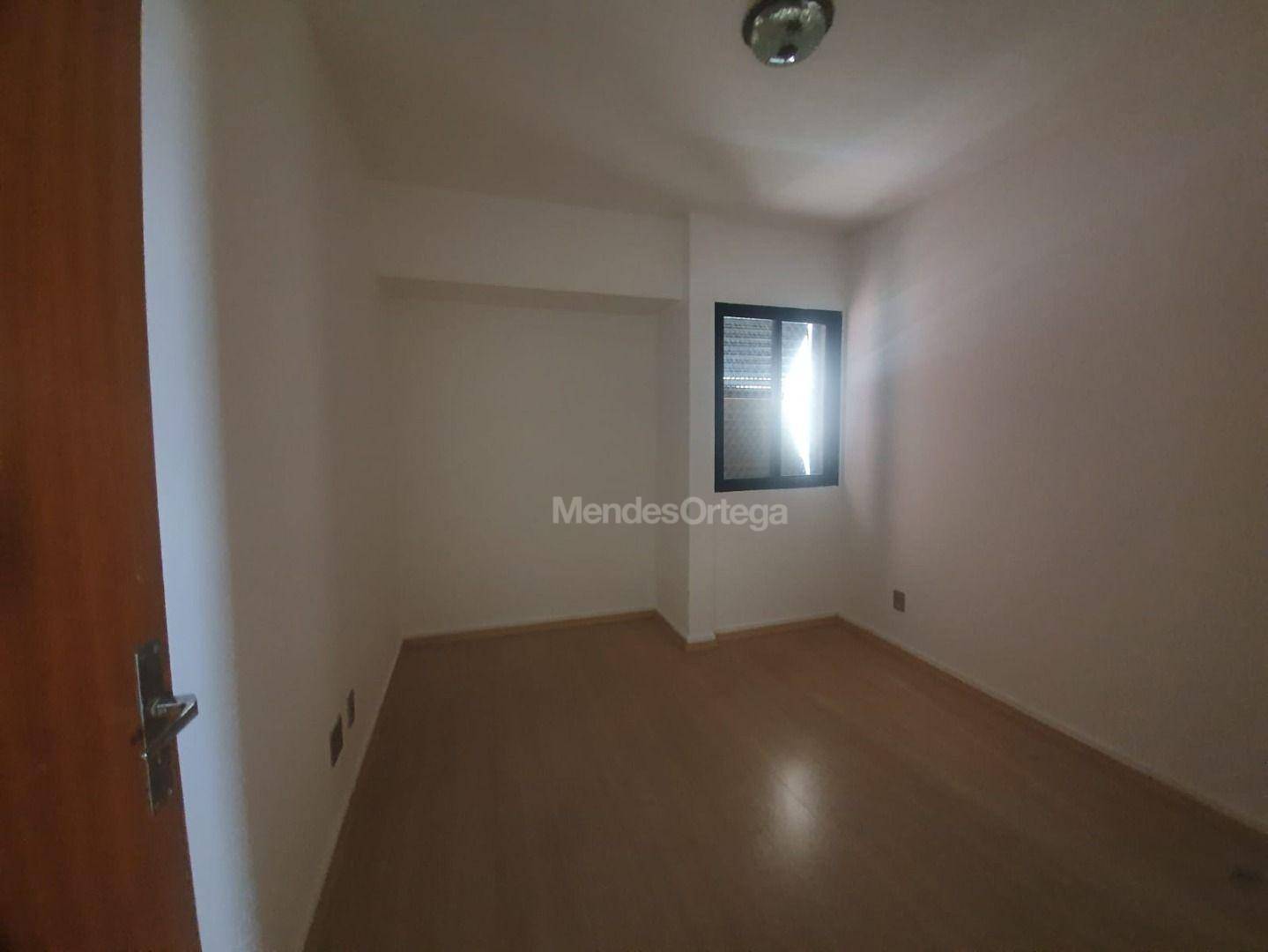 Apartamento para alugar com 3 quartos, 130m² - Foto 8