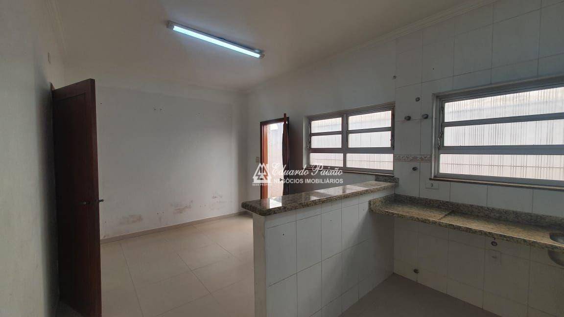 Casa para alugar com 3 quartos, 250m² - Foto 57