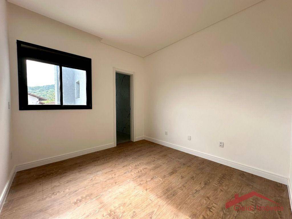 Casa à venda com 3 quartos, 189m² - Foto 11