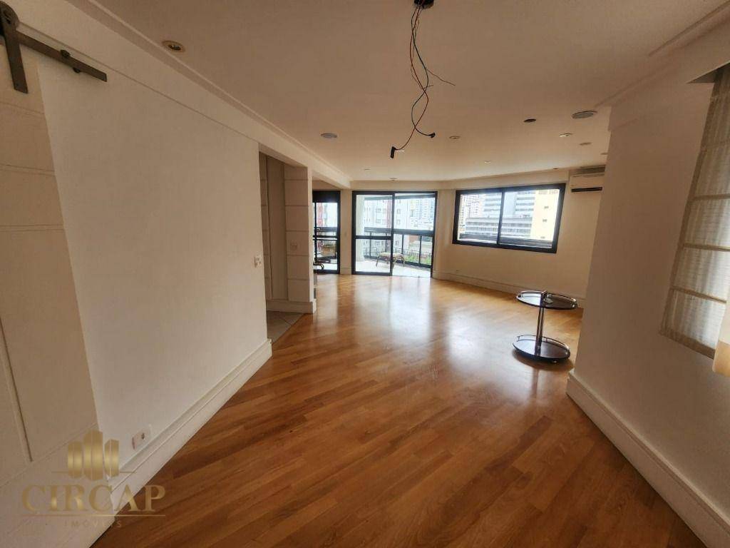 Apartamento para alugar com 3 quartos, 173m² - Foto 8