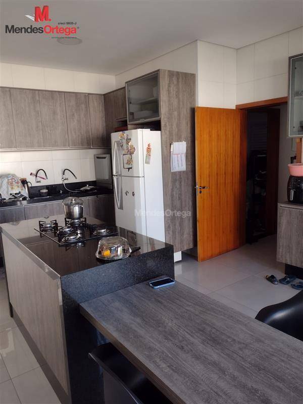 Casa de Condomínio para alugar com 3 quartos, 245m² - Foto 10