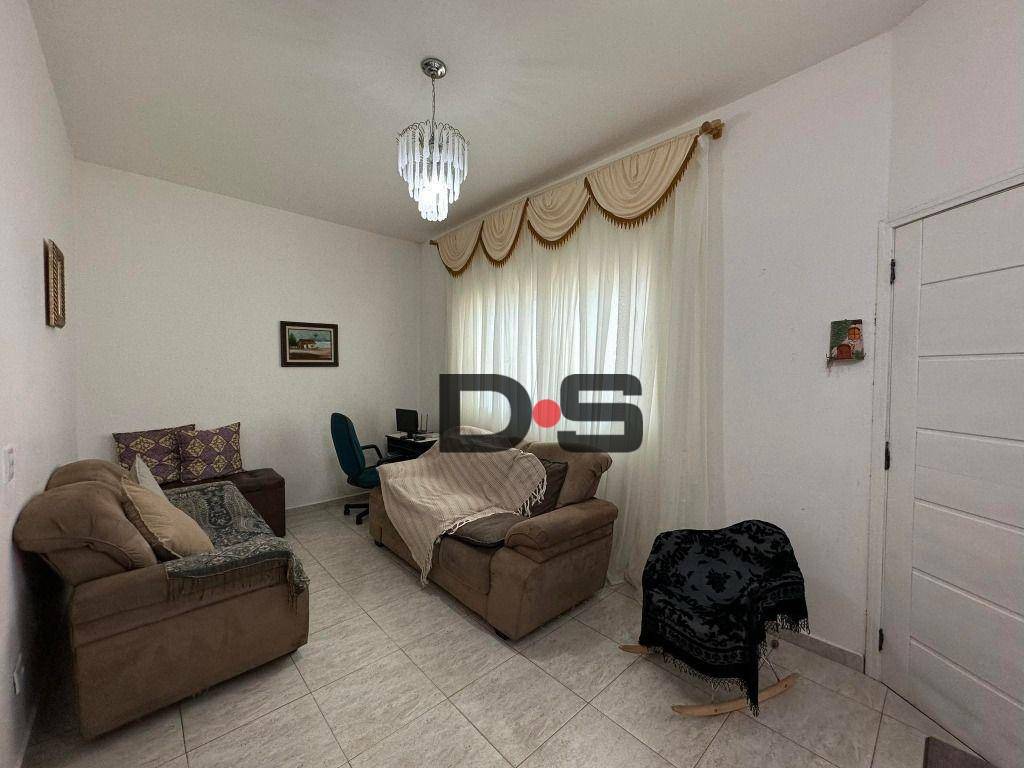 Casa à venda com 4 quartos, 150m² - Foto 1