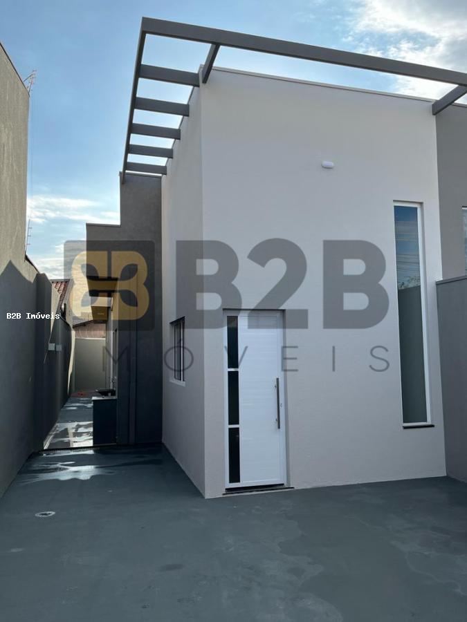 Casa à venda com 2 quartos, 60m² - Foto 1