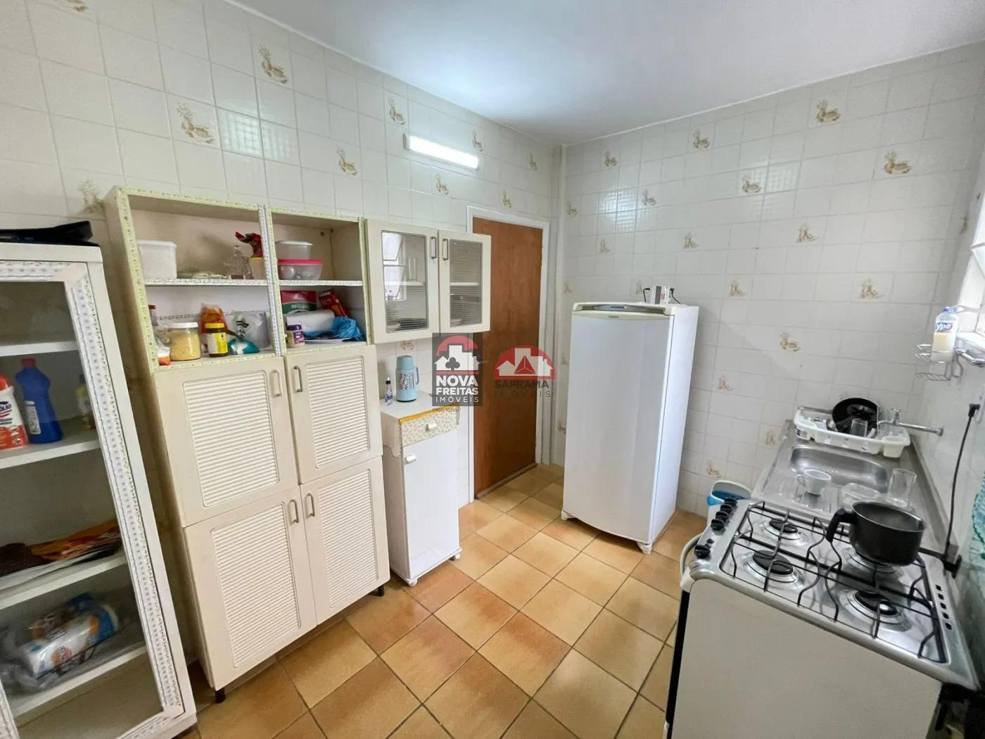 Apartamento à venda com 2 quartos, 75m² - Foto 4