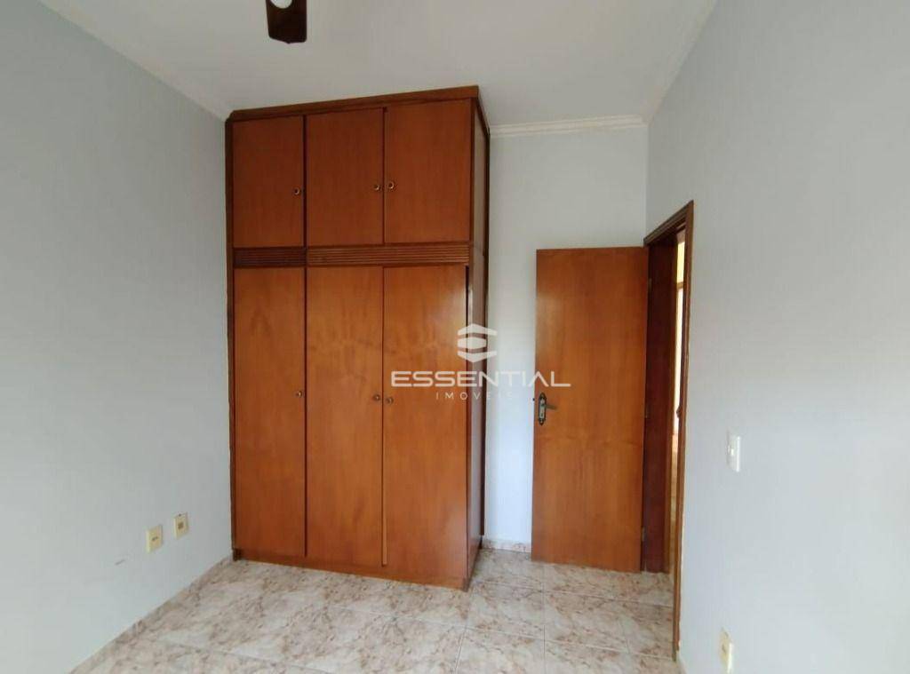 Casa para alugar com 4 quartos, 300m² - Foto 18