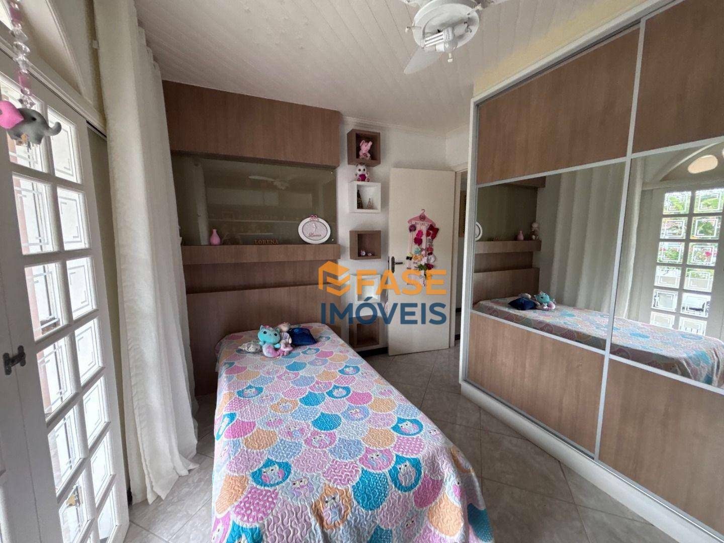 Casa à venda com 4 quartos, 213m² - Foto 15