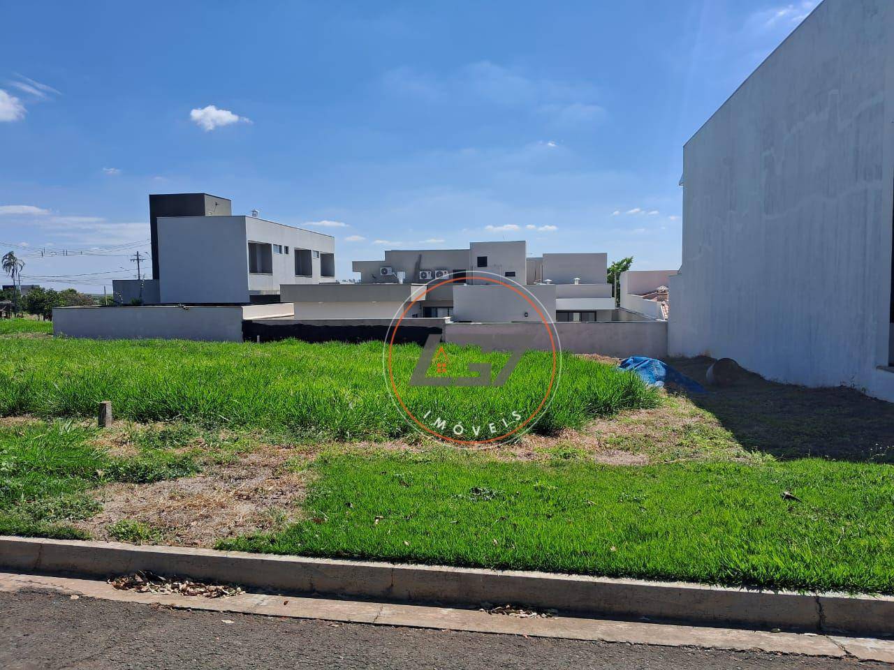 Loteamento e Condomínio, 250 m² - Foto 1