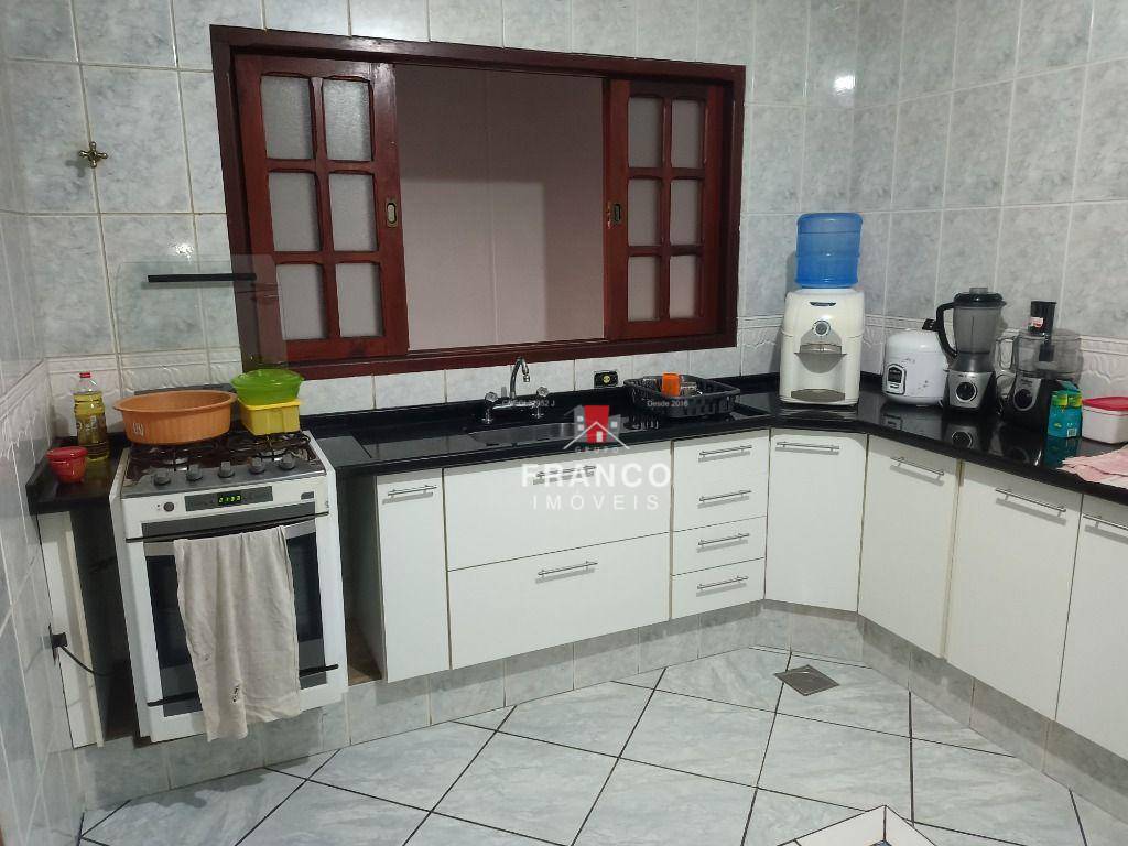 Casa à venda com 3 quartos, 241m² - Foto 14