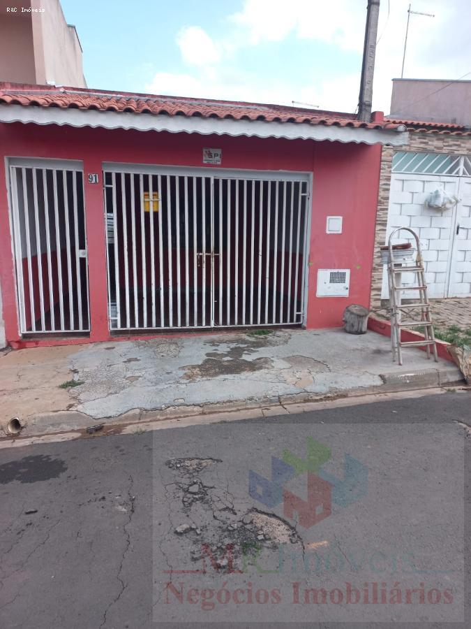 Casa à venda com 2 quartos, 100m² - Foto 1