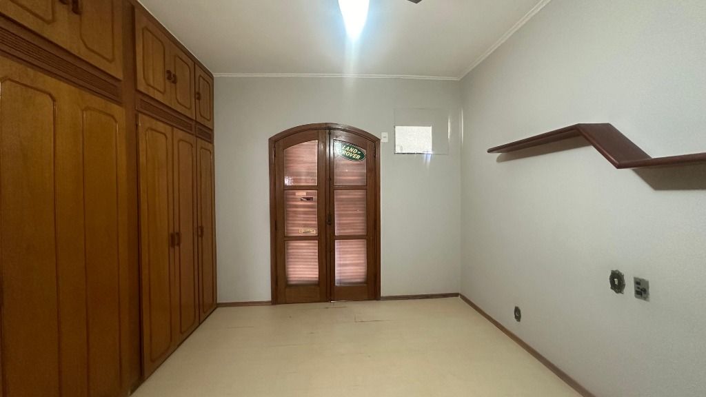 Casa para alugar com 4 quartos, 465m² - Foto 8