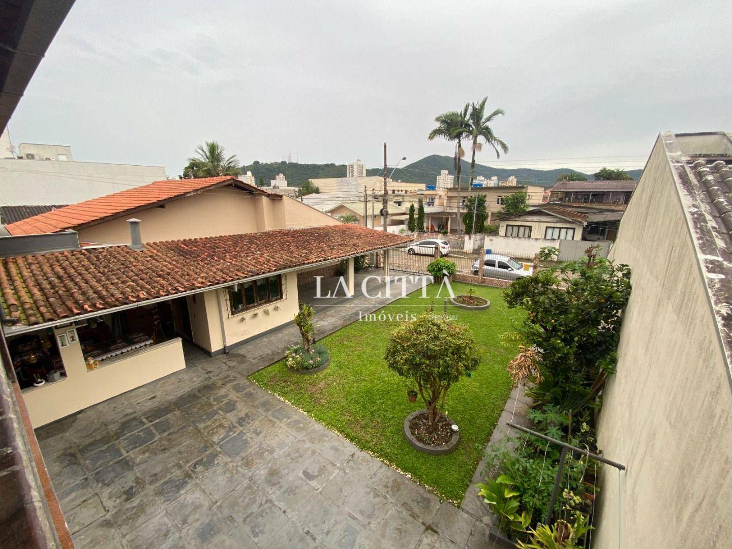 Casa à venda com 3 quartos, 160m² - Foto 1