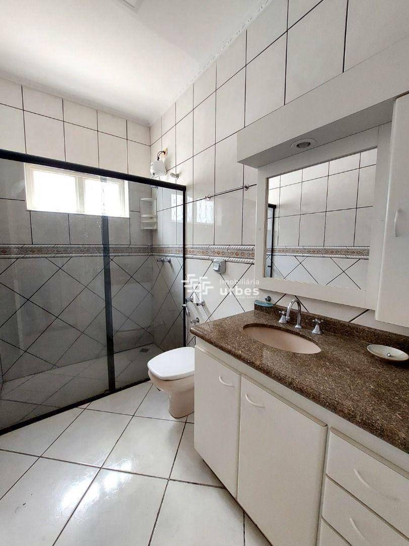 Casa para alugar com 3 quartos, 225m² - Foto 13