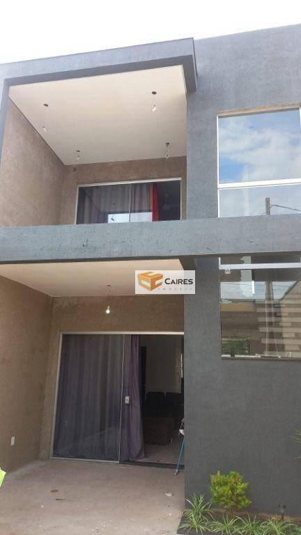 Casa à venda com 3 quartos, 108m² - Foto 1