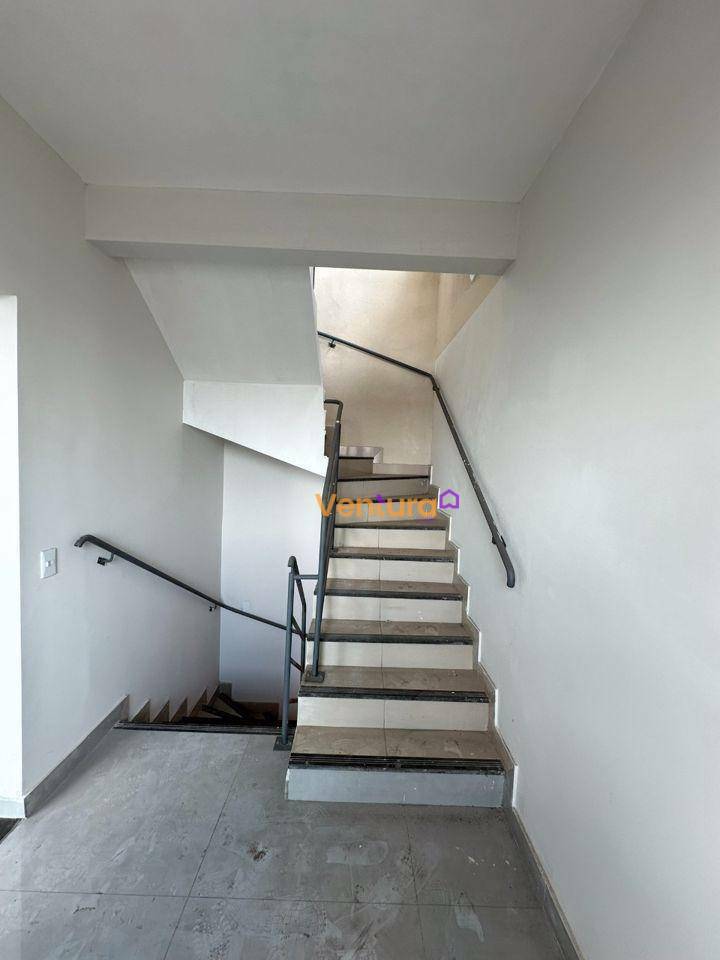 Casa à venda com 5 quartos, 230m² - Foto 18