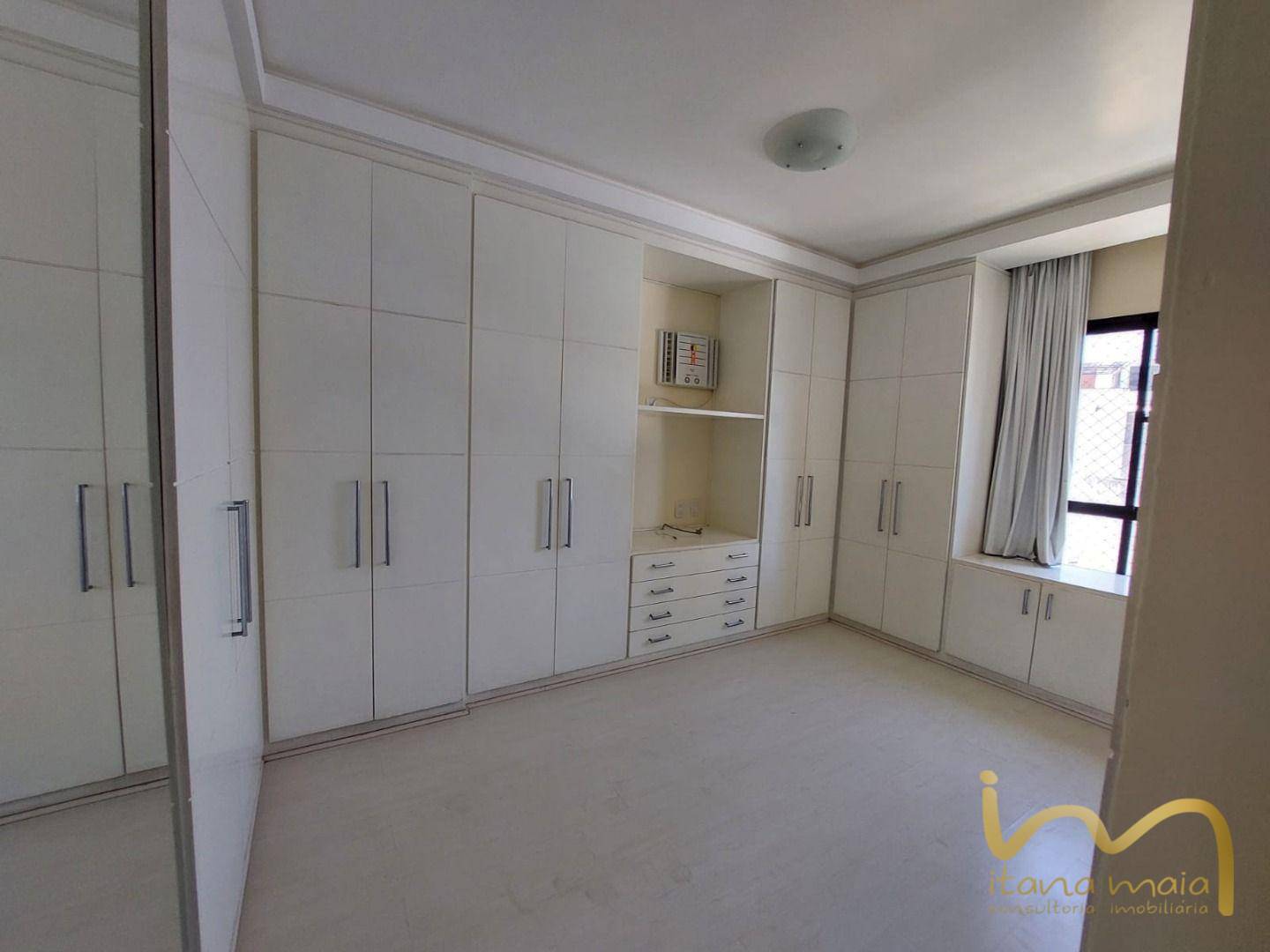 Apartamento à venda com 3 quartos, 111m² - Foto 4