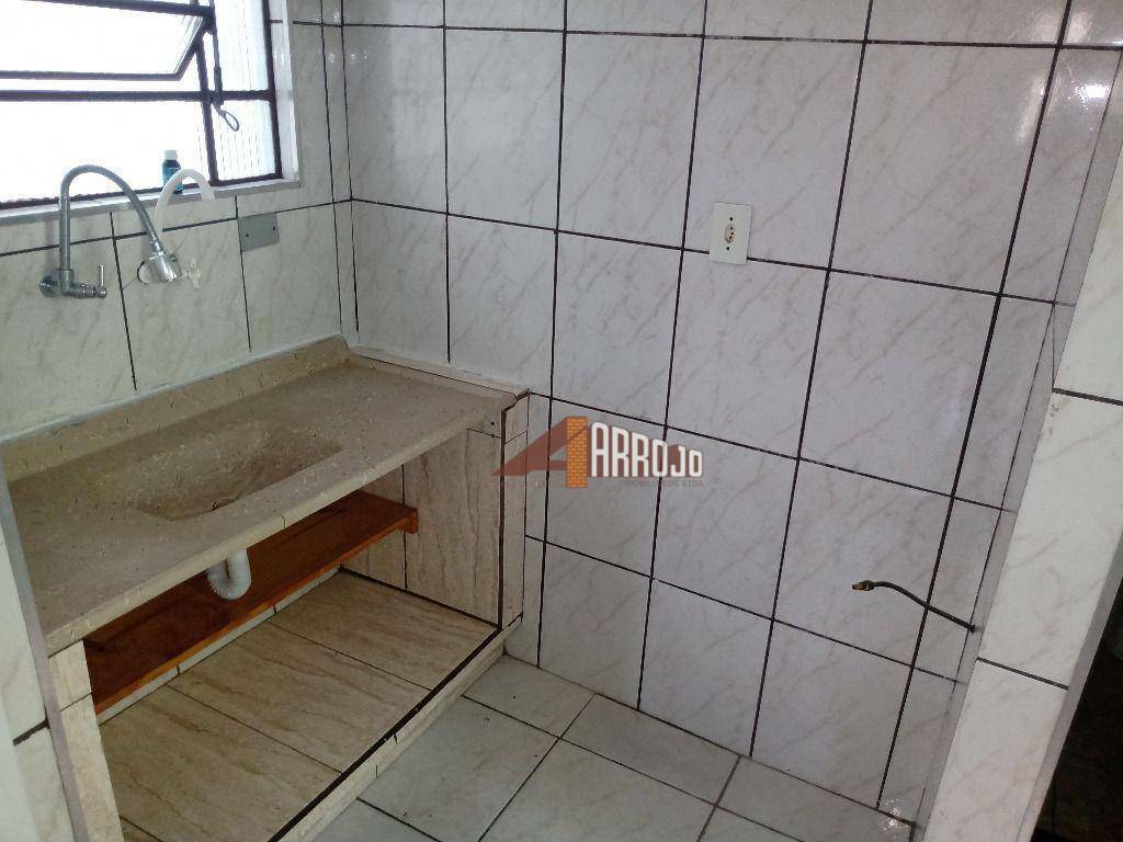 Casa para alugar com 2 quartos, 50m² - Foto 17