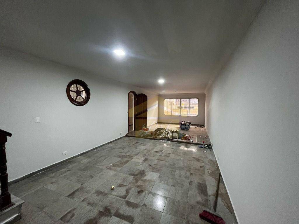 Sobrado para alugar com 3 quartos, 191m² - Foto 1