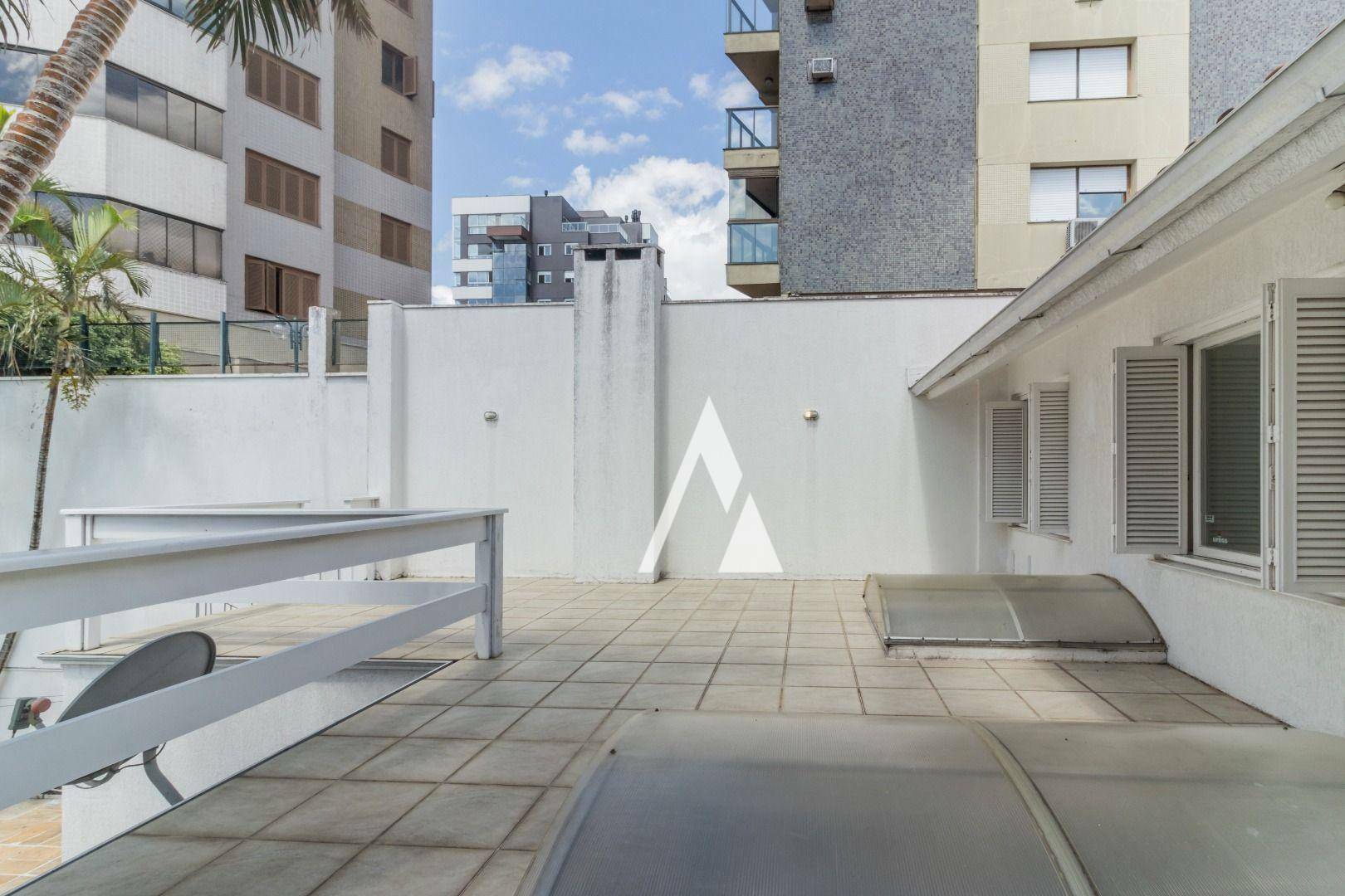 Casa à venda com 4 quartos, 250m² - Foto 25