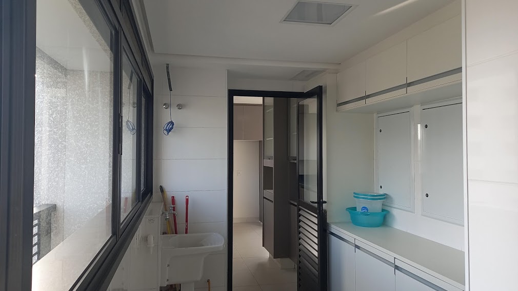 Apartamento à venda com 3 quartos, 215m² - Foto 3