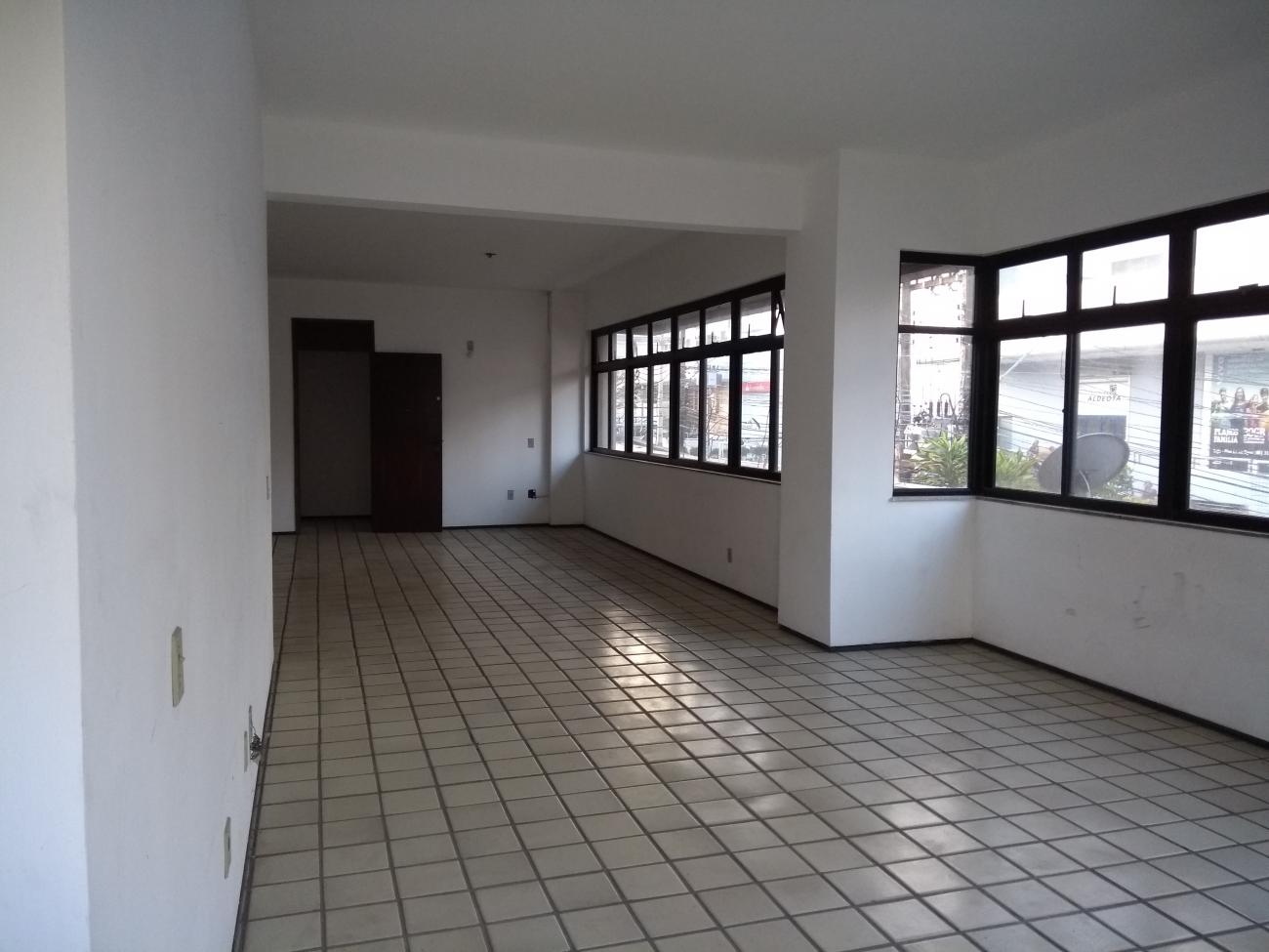 Apartamento à venda com 3 quartos, 286m² - Foto 2