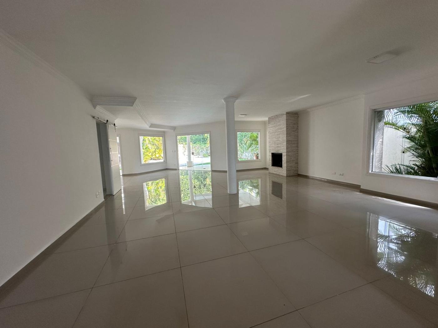 Casa de Condomínio para alugar com 4 quartos, 720m² - Foto 2