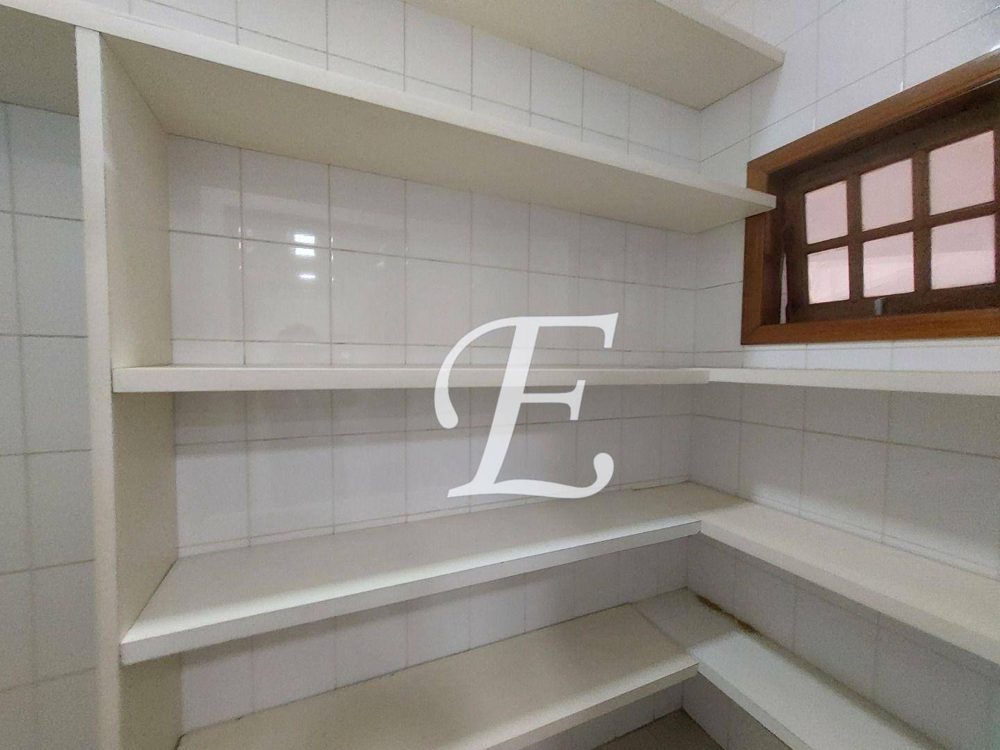 Casa de Condomínio para alugar com 4 quartos, 448m² - Foto 3