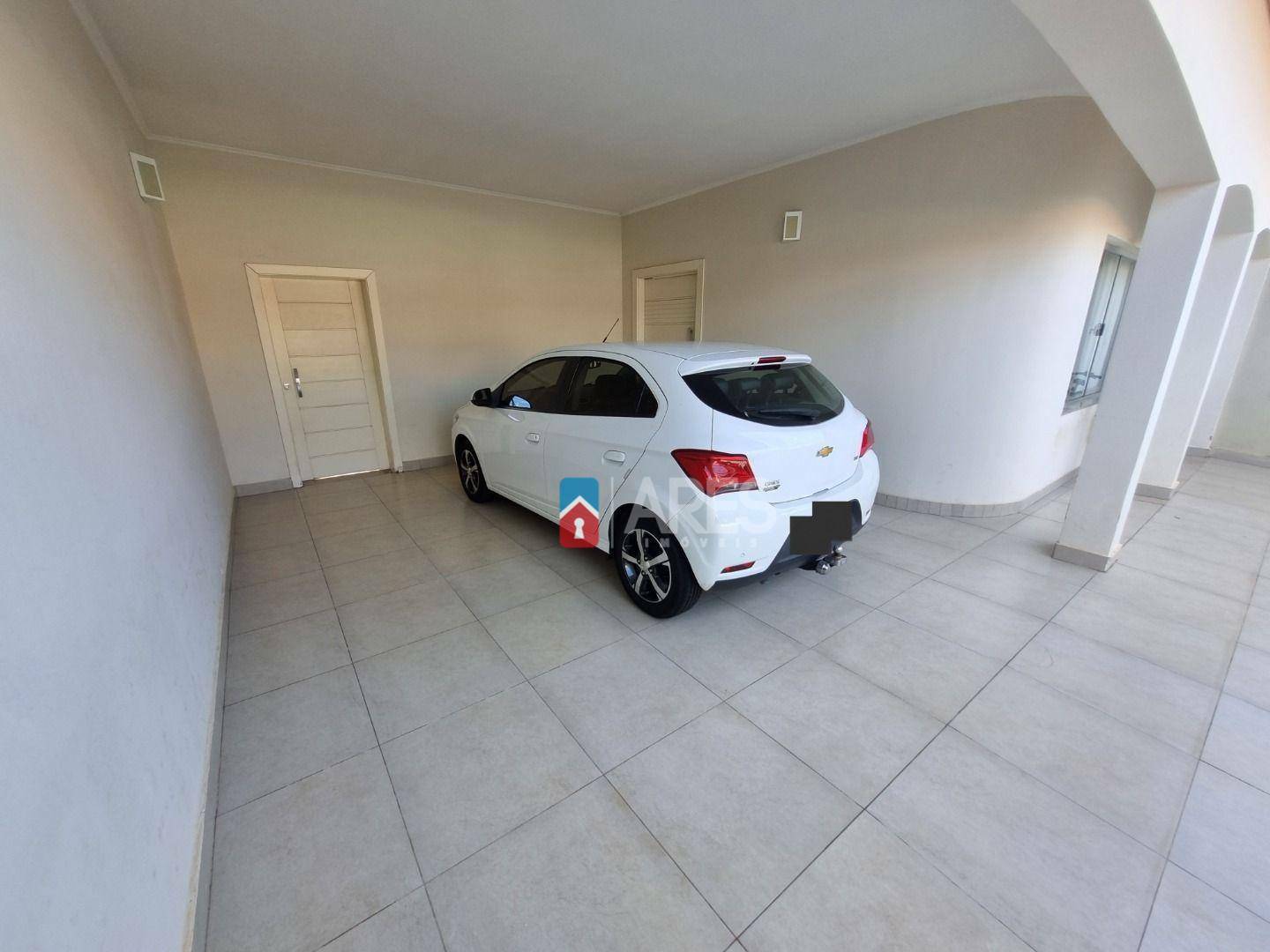 Casa à venda com 3 quartos, 209m² - Foto 2