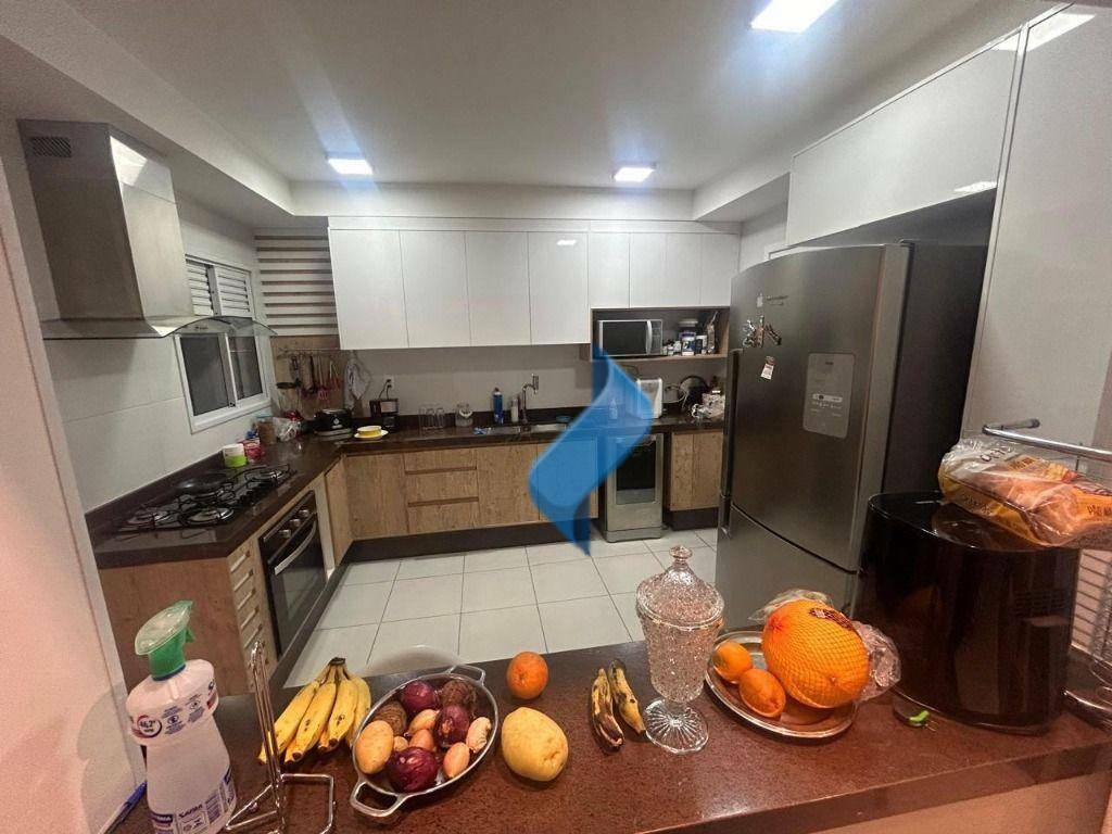 Apartamento à venda com 3 quartos, 140m² - Foto 4