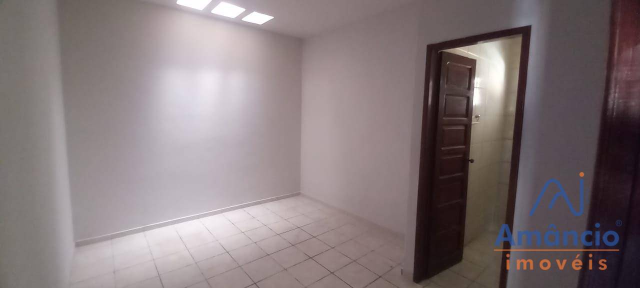 Casa à venda com 4 quartos, 238m² - Foto 9